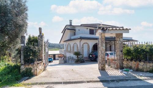 One-Bedroom Holiday Home