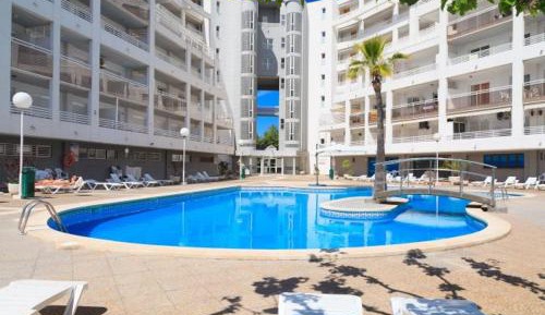 Apartment with Pool View 