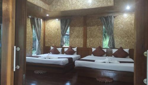 Family Villa with Pool Access