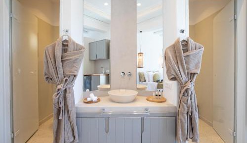 Deluxe Suite with Sea View