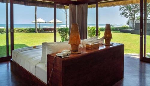 Beachfront Six-Bedroom Villa with Private Chef, Pool, Hot Tub and Gym