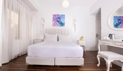 Deluxe Double Room with Extra Bed