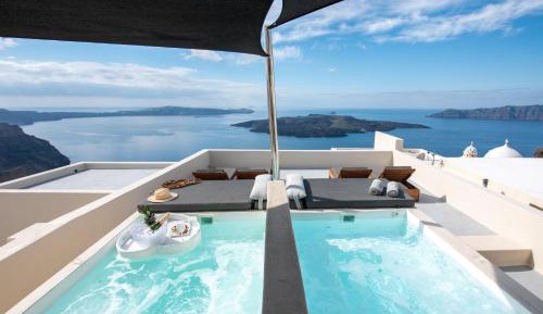 DELUXE CLIFF SUITE WITH CALDERA VIEW AND OUTDOOR JACUZZI 