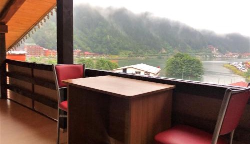 Suite with Lake View