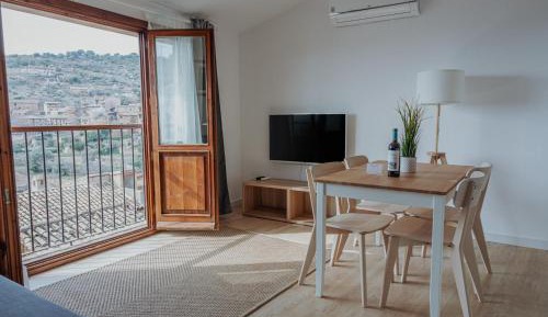 Apartment with Mountain View