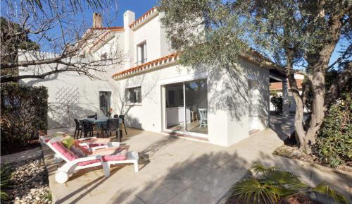 Three-Bedroom Holiday Home 