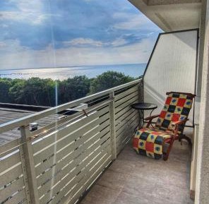 One-Bedroom Apartment with Sea View and Balcony