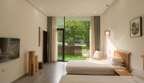 Villa with Garden View