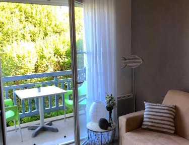 Apartment with Garden View