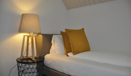 Single Room with Shared Bathroom