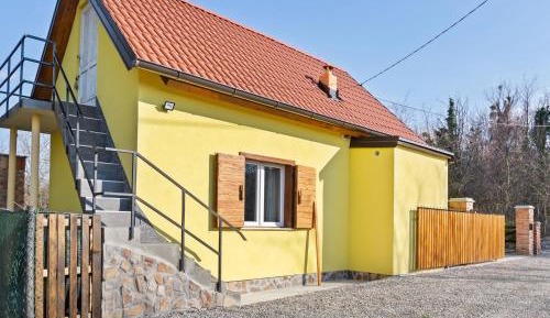 One-Bedroom Holiday Home