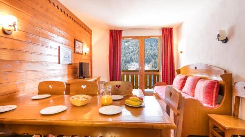 1 Bedroom Apartment with sleeping area for 8 people