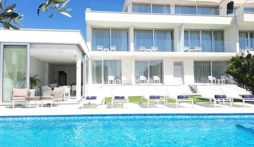 Deluxe Room with Terrace and Sea View