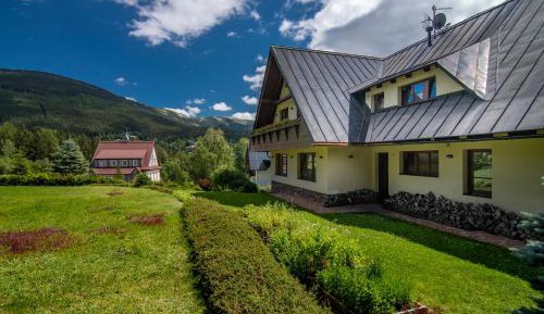 Suite with Mountain View
