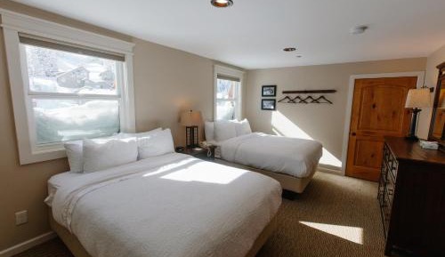 Superior Queen Room with Two Queen Beds