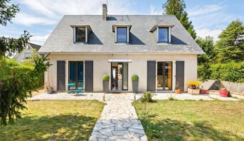 Five-Bedroom Holiday Home