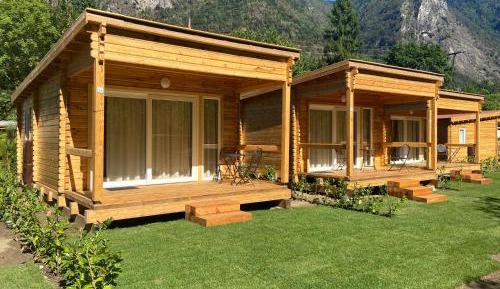 One-Bedroom Bungalow with Shared Bathroom