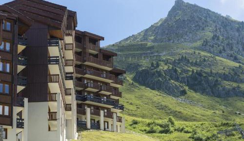 Two-Bedroom Apartment 709 with Mountain View