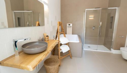 Suite with Hot Tub