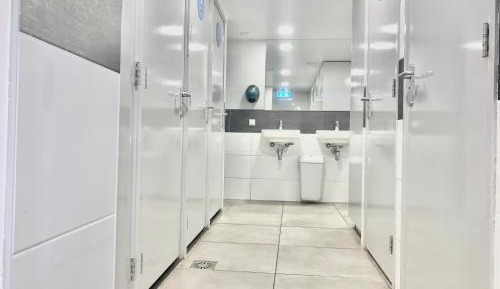Room for 10 People with Shared Bathroom