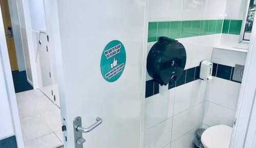 Room for 8 People with Shared Bathroom