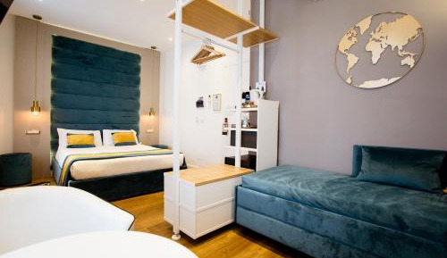 Deluxe Double Room - Via di Monale 75