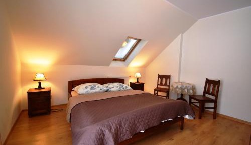 Deluxe Double Room (2 Adults + 1 Child)