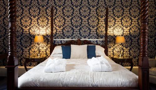 Double Room with Four Poster Bed