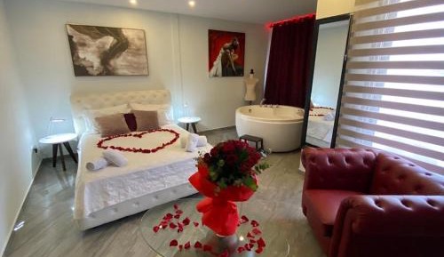 Executive Suite with Fireplace and Hot Tub