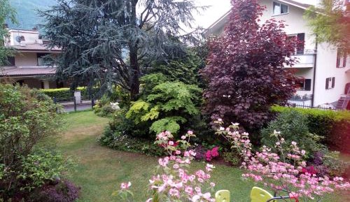 Deluxe Two-Bedroom Apartment with Garden View