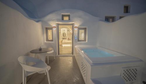 Couple Cave Suite with outdoor Hot Tub