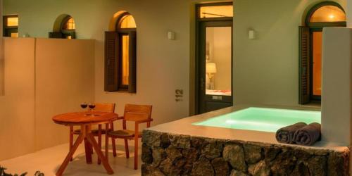 Studio with Outdoor Hot Tub and Caldera View