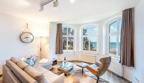 One-Bedroom Apartment with Sea View (First Floor)
