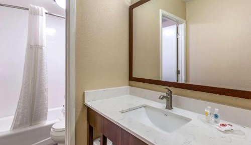 Queen Room - Accessible/Non-Smoking