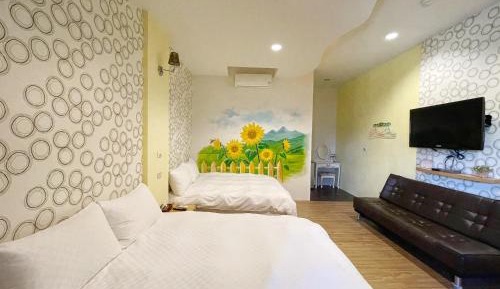Quadruple Room with Private Bathroom