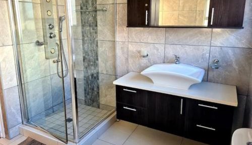 Comfort Queen Room