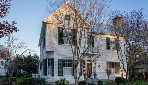 Three-Bedroom Holiday Home 