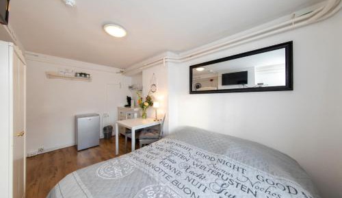 Double Room with Private External Bathroom