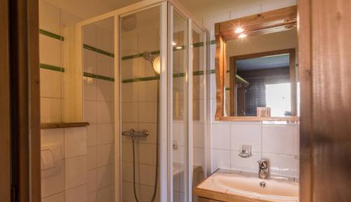 Select Three-Bedroom Apartment (8 People)