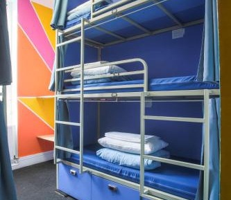 Bed in Female Dormitory Room for 6 People with Bathroom