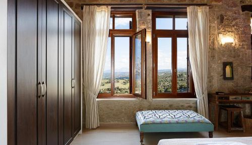 Deluxe Double Room with Side Sea View