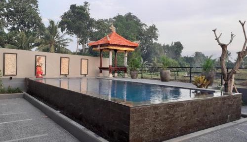 Deluxe Double Room (2 Adults + 1 Child)