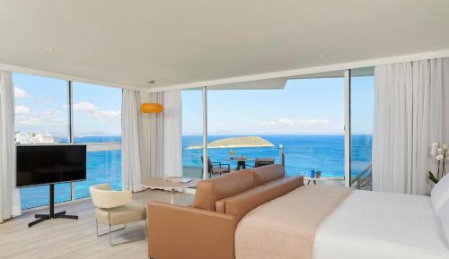 The Level Suite with Terrace