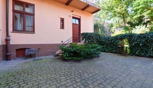 One-Bedroom Apartment (4 Adults)