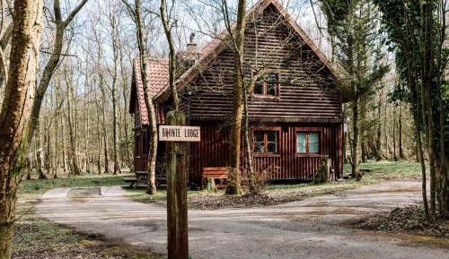 Woodland 3 bed Chalet with hot tub