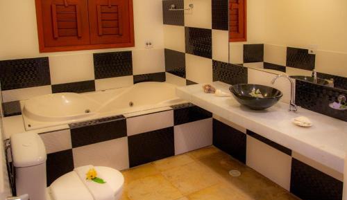 Master Suite with Spa Bath