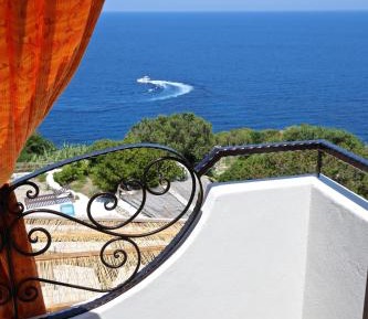 Deluxe Triple Room with Sea View