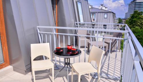 Studio with Balcony - C40