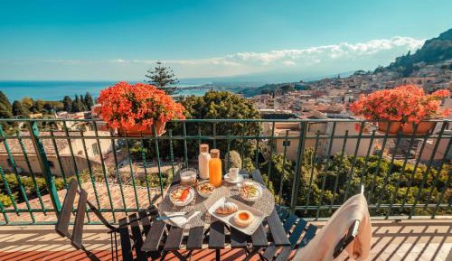 Double Room with Balcony and Sea View