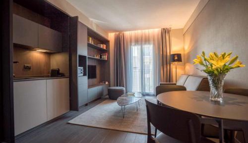 Deluxe Apartment